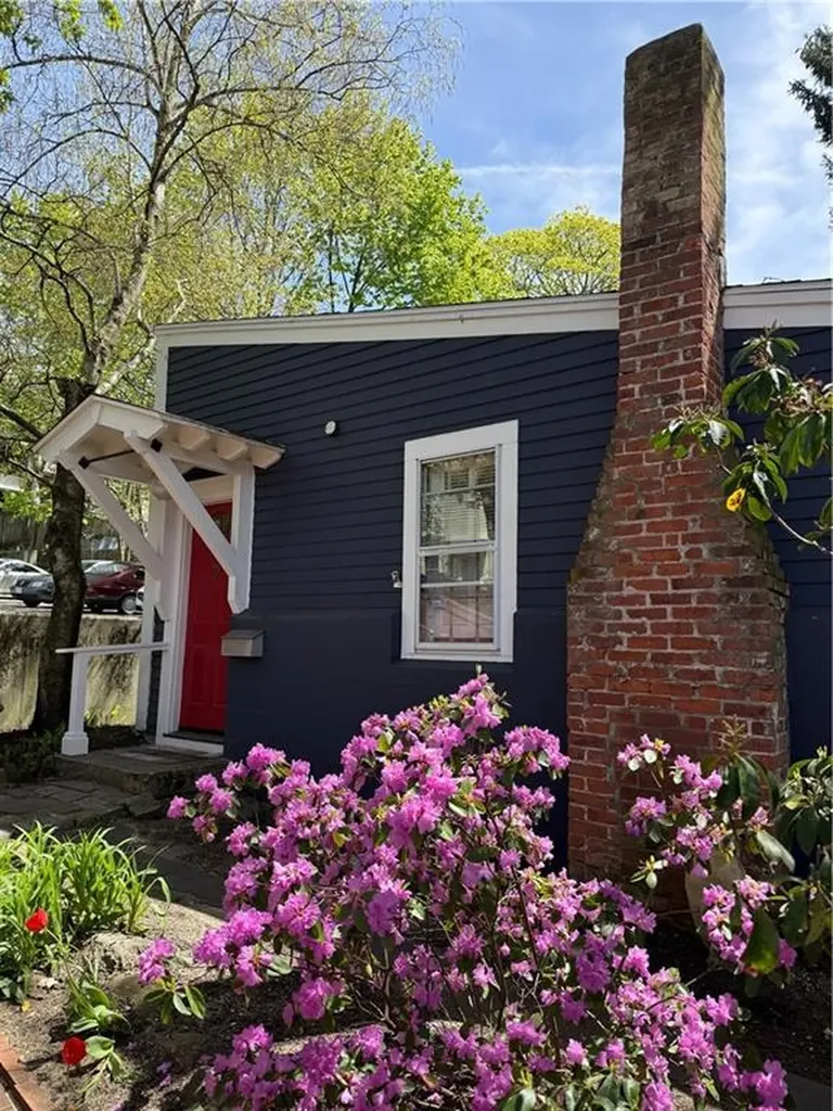 2 Burrs Lane Providence RI 02904