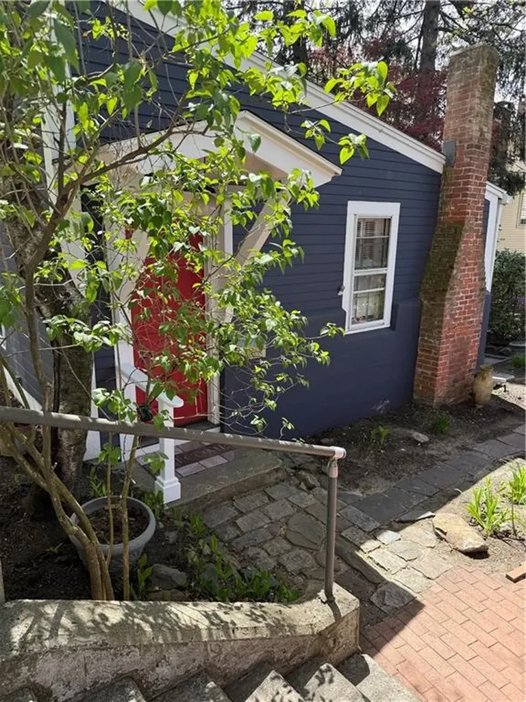 2 Burrs Lane Providence RI 02904