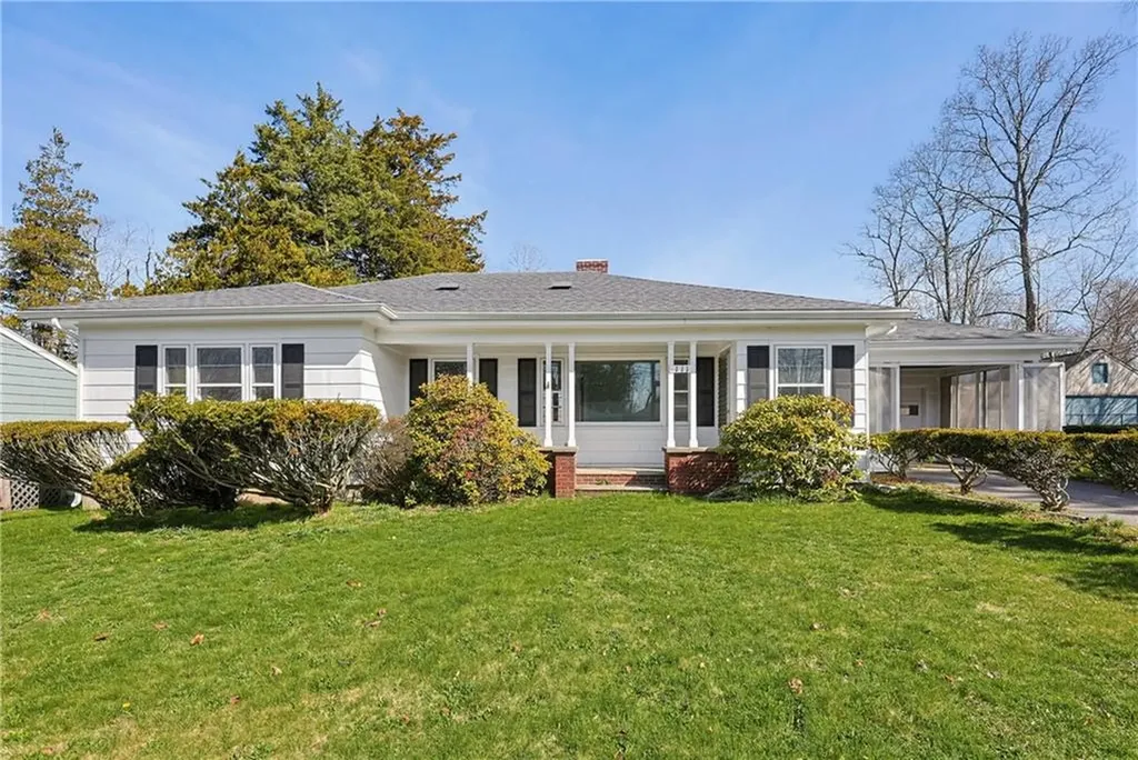 111 Beach Road Bristol RI 02809
