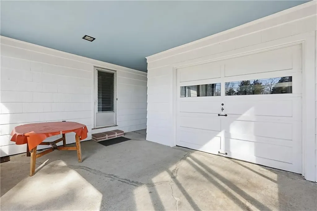 111 Beach Road Bristol RI 02809