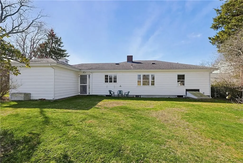 111 Beach Road Bristol RI 02809