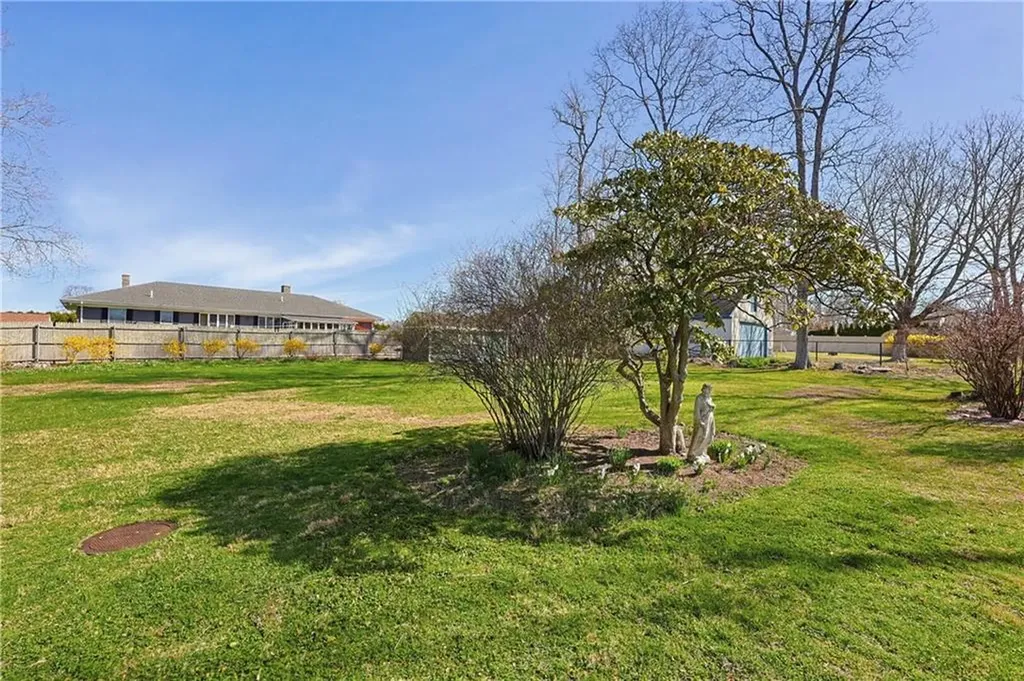 111 Beach Road Bristol RI 02809