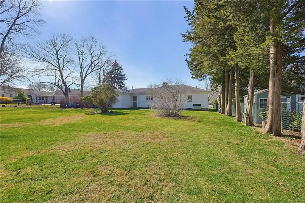111 Beach Road Bristol RI 02809