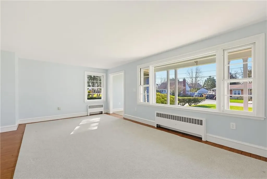 111 Beach Road Bristol RI 02809