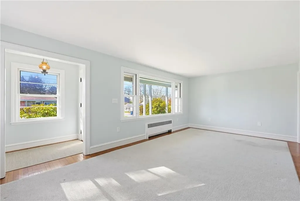 111 Beach Road Bristol RI 02809