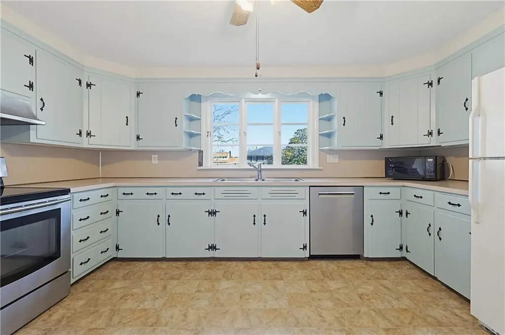111 Beach Road Bristol RI 02809