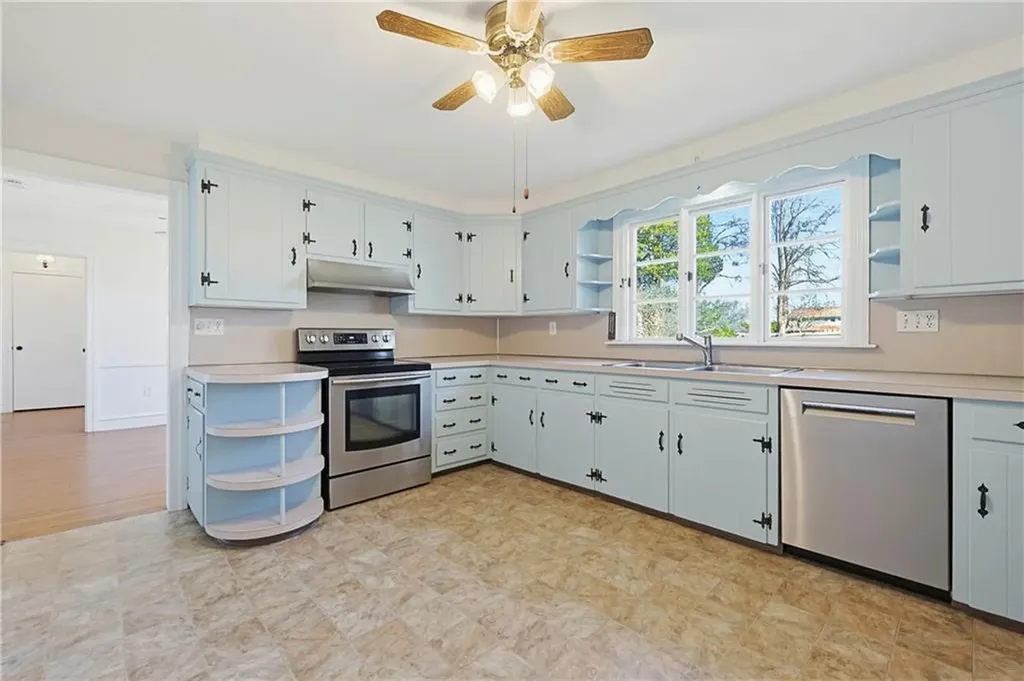 111 Beach Road Bristol RI 02809