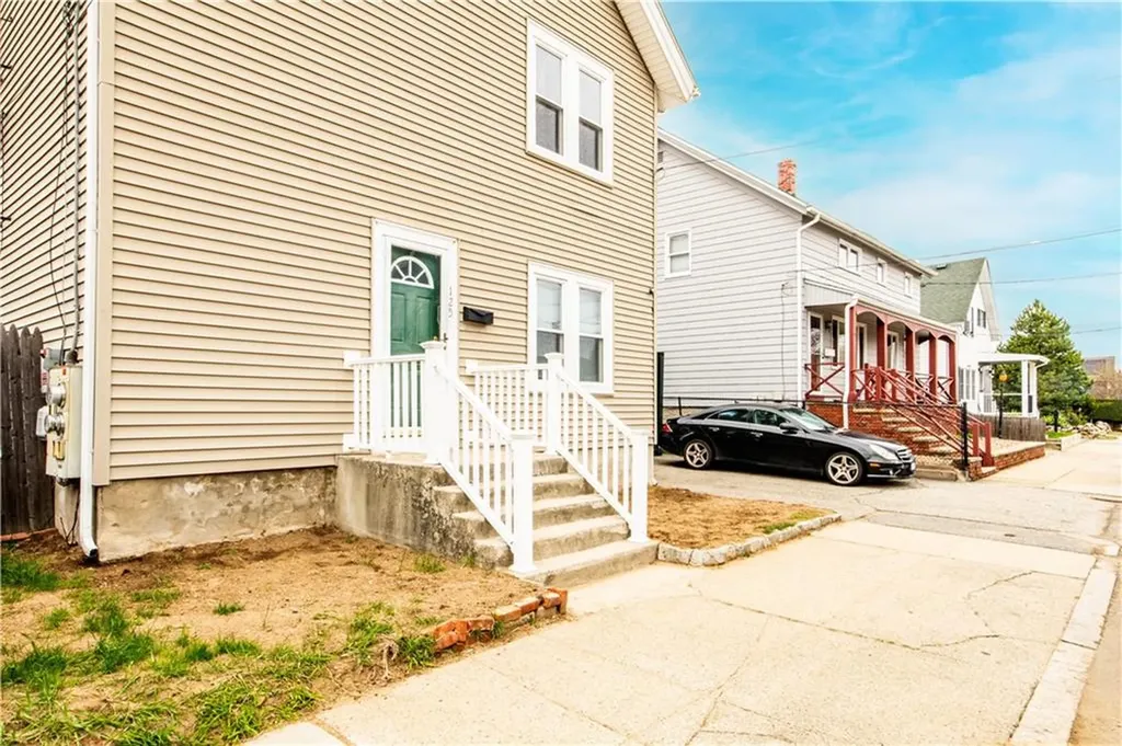 123 Francis Avenue Pawtucket RI 02860