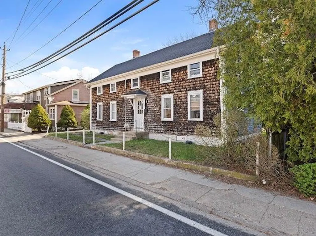1692 Main Street West Warwick RI 02893