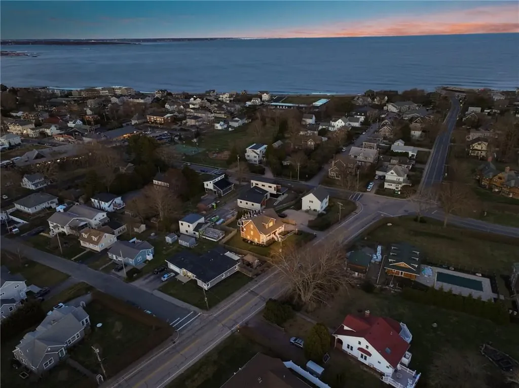 81 South Pier Road Narragansett RI 02882