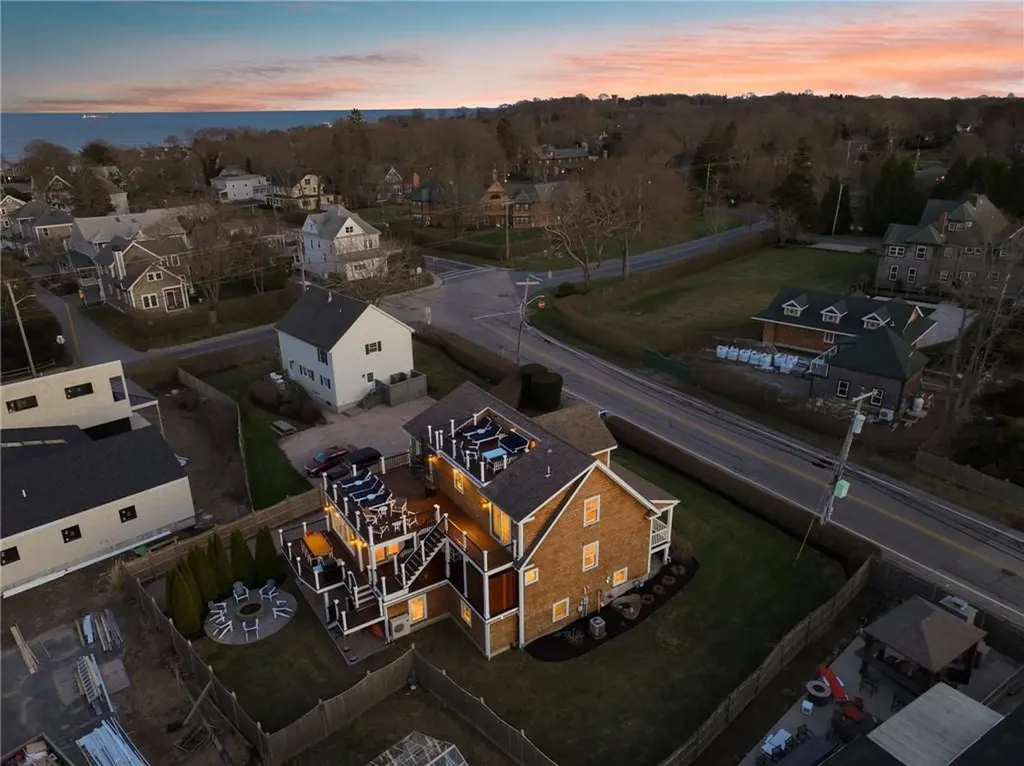 81 South Pier Road Narragansett RI 02882
