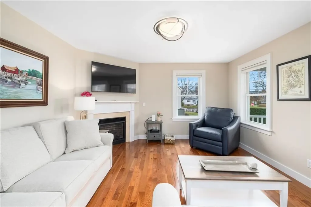 81 South Pier Road Narragansett RI 02882