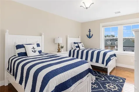 81 South Pier Road Narragansett RI 02882