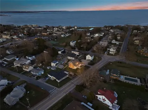 81 South Pier Road Narragansett RI 02882