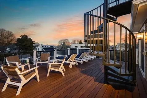 81 South Pier Road Narragansett RI 02882