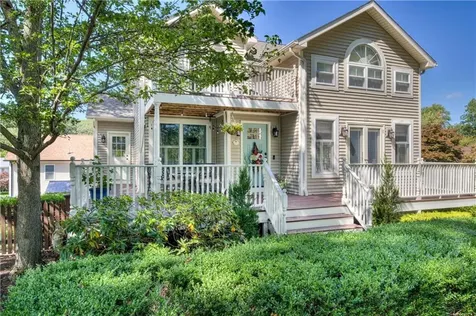 110 Lake View Road Cranston RI 02920