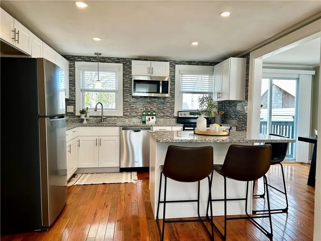 143 River Vue Avenue Warwick RI 02889