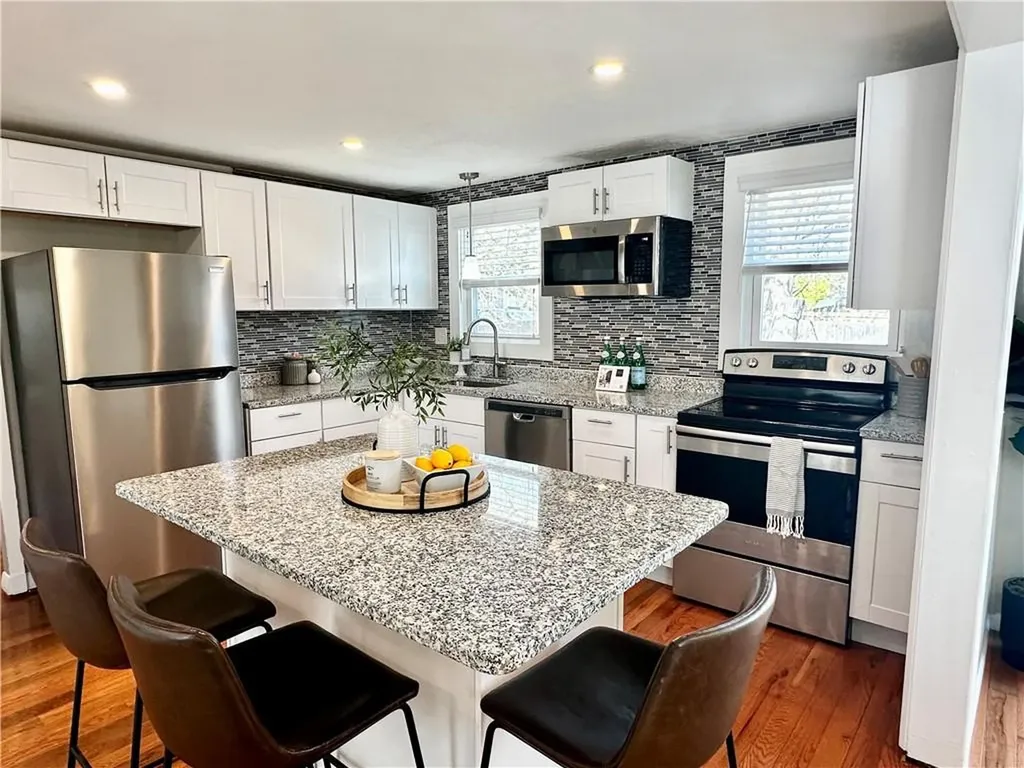 143 River Vue Avenue Warwick RI 02889