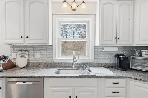 25 Robin Way Westerly RI 02891