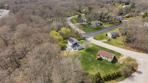 25 Robin Way Westerly RI 02891