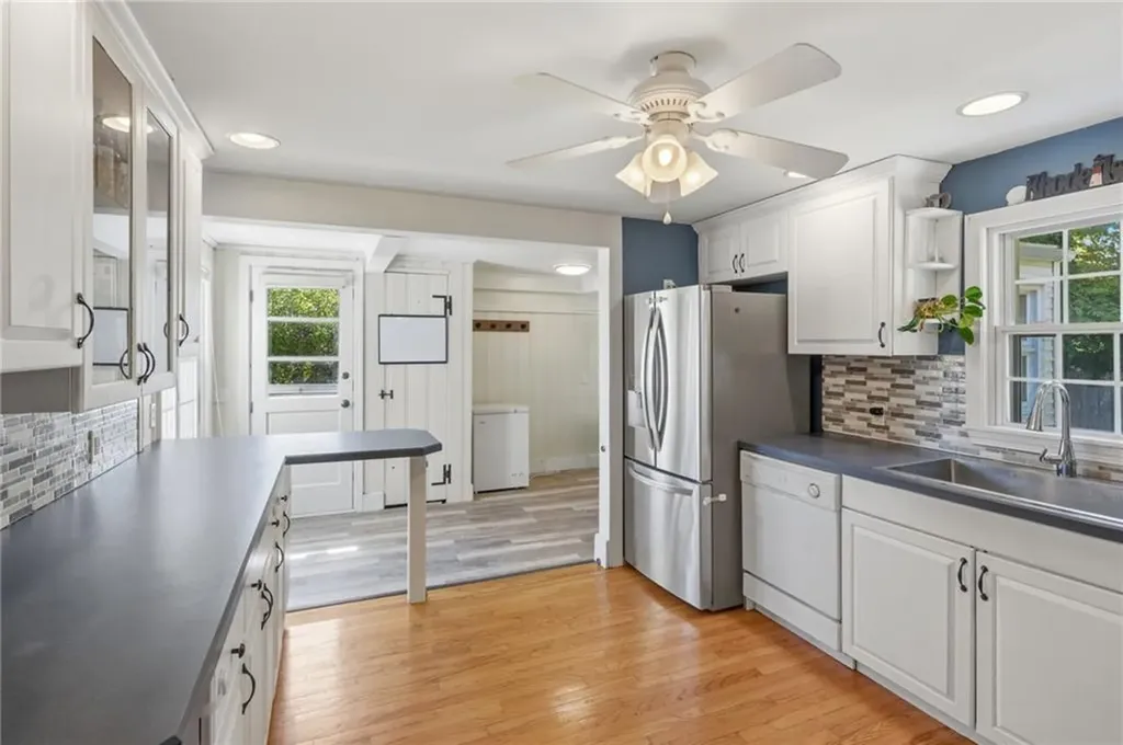 97 Delwood Road Warwick RI 02889