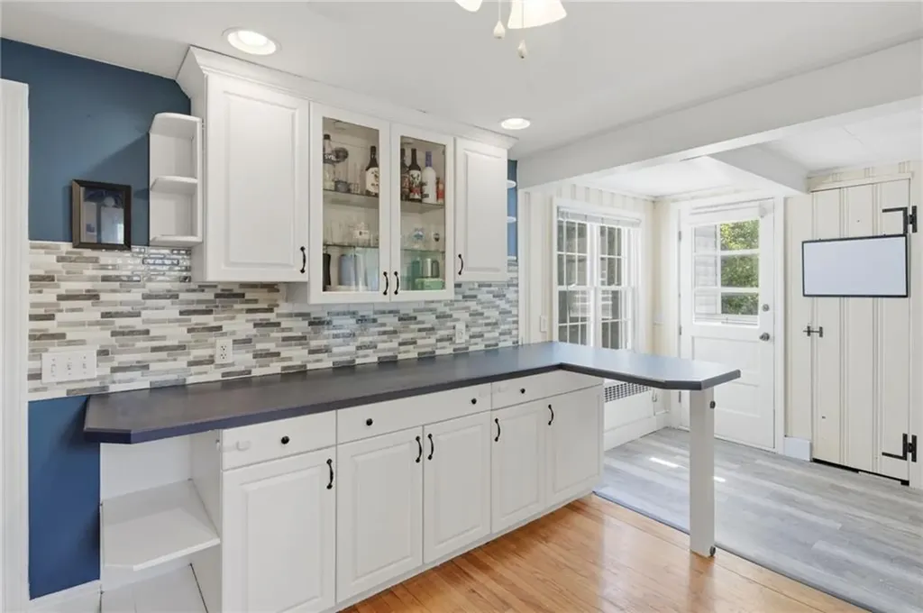 97 Delwood Road Warwick RI 02889