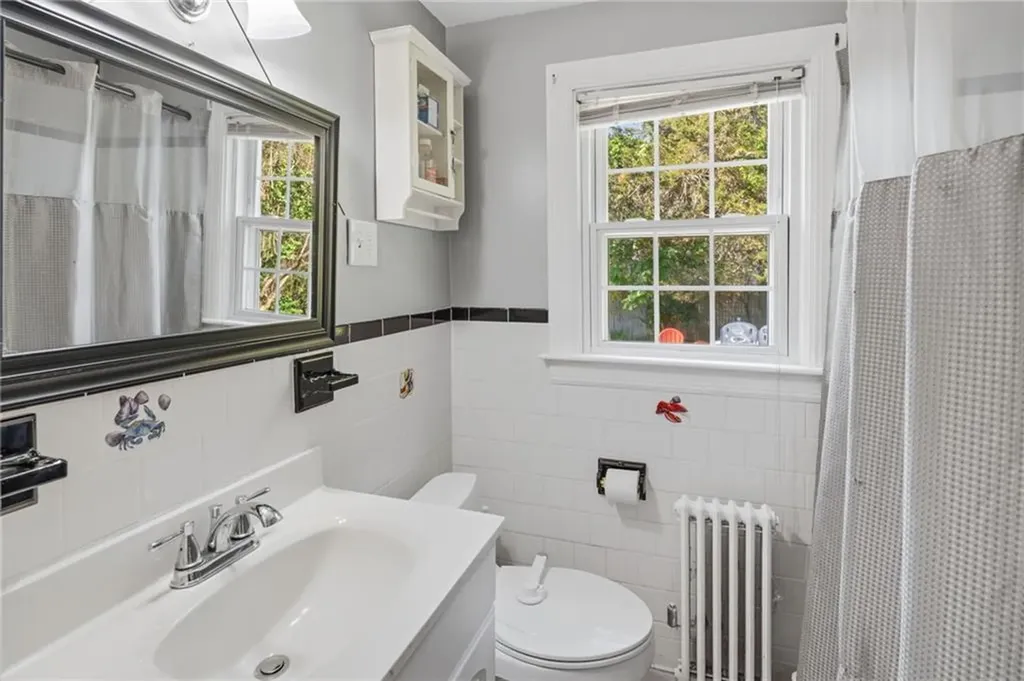 97 Delwood Road Warwick RI 02889