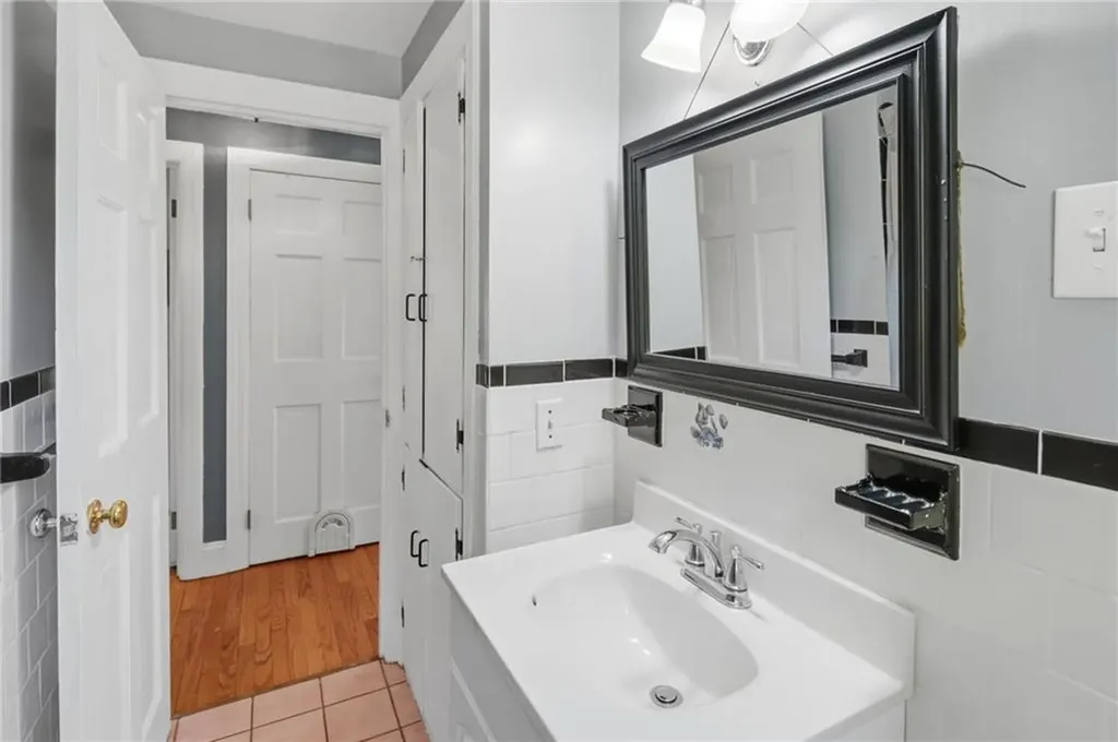 97 Delwood Road Warwick RI 02889