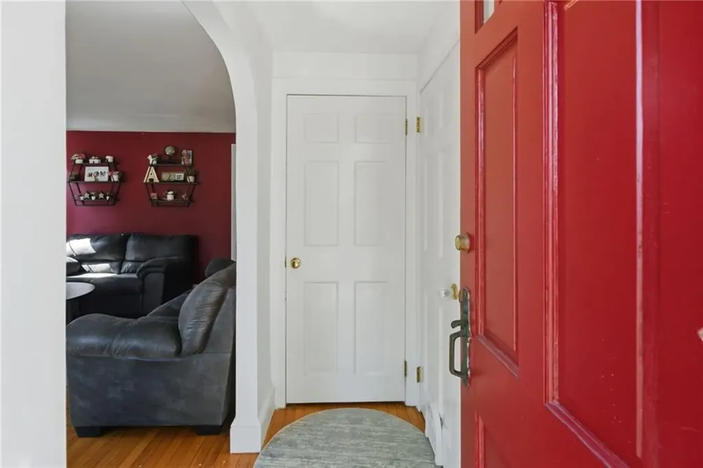 97 Delwood Road Warwick RI 02889