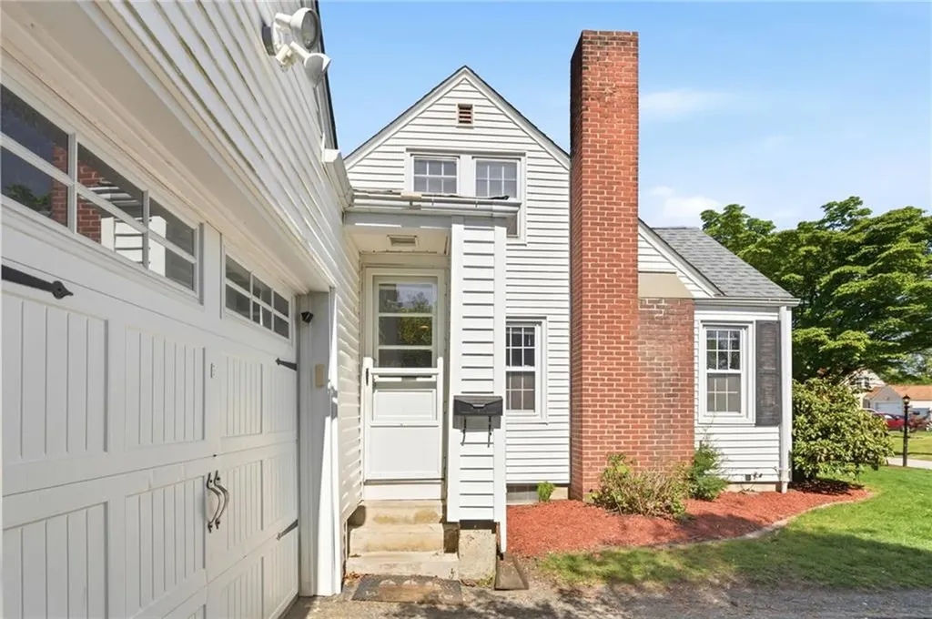 97 Delwood Road Warwick RI 02889