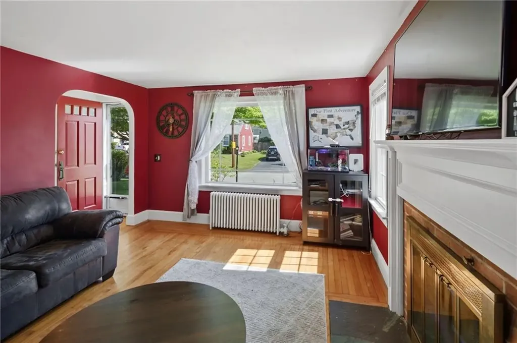 97 Delwood Road Warwick RI 02889