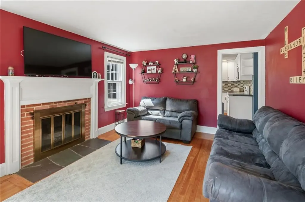 97 Delwood Road Warwick RI 02889