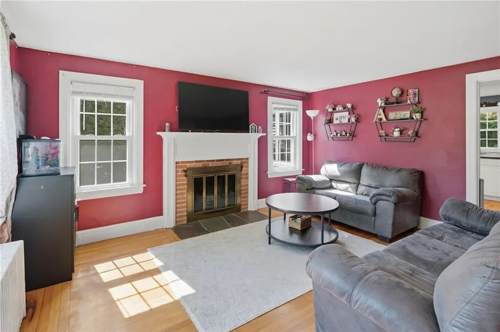97 Delwood Road Warwick RI 02889