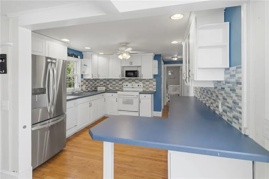 97 Delwood Road Warwick RI 02889