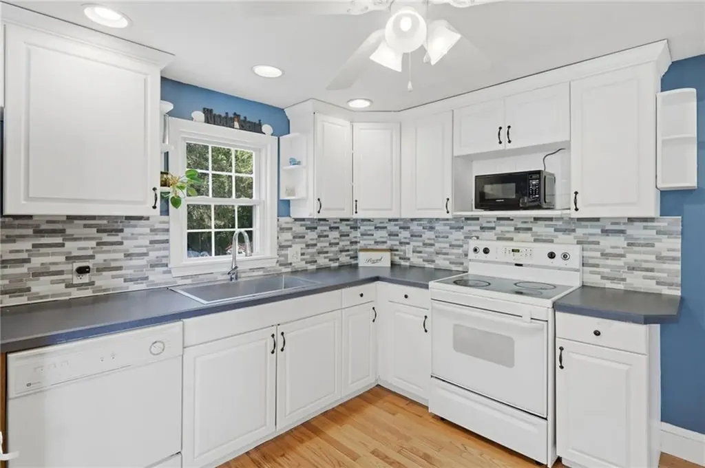97 Delwood Road Warwick RI 02889