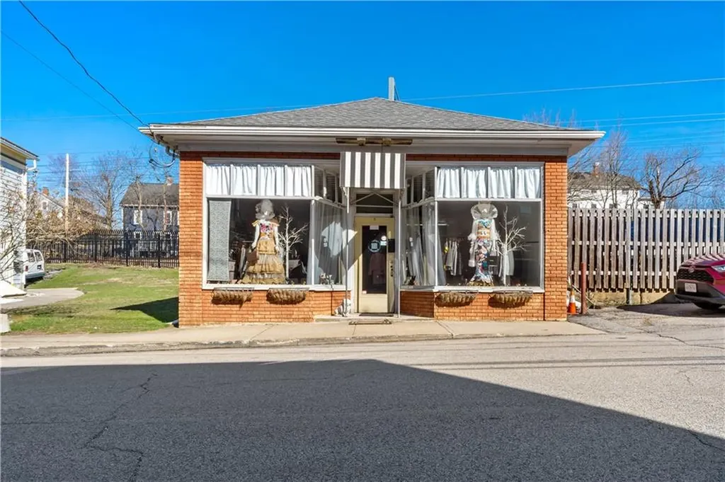 134 142 Duke Street East Greenwich RI 02818