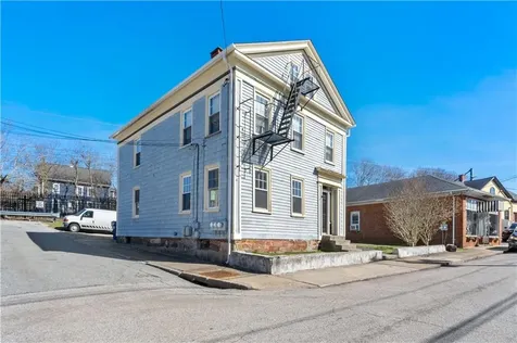 134 142 Duke Street East Greenwich RI 02818