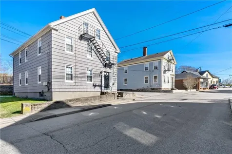 134 142 Duke Street East Greenwich RI 02818