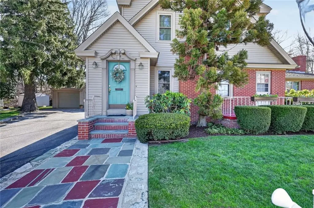 2338 Cranston Street Cranston RI 02920