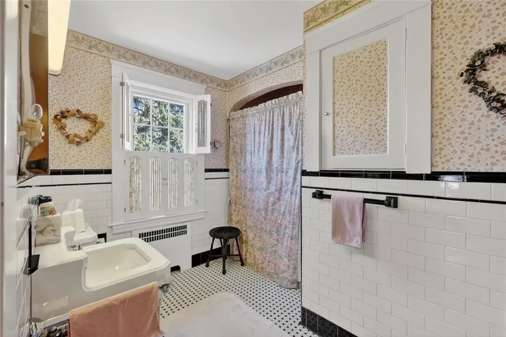 2338 Cranston Street Cranston RI 02920