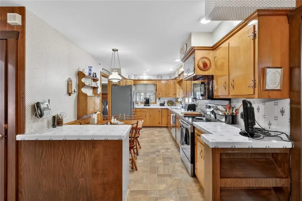 2338 Cranston Street Cranston RI 02920
