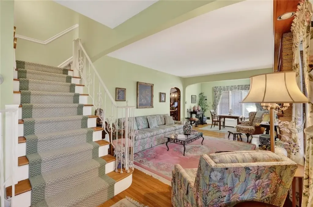 2338 Cranston Street Cranston RI 02920