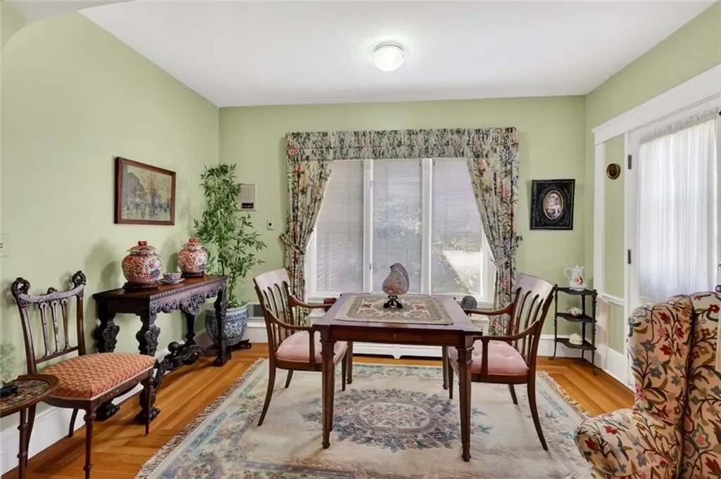 2338 Cranston Street Cranston RI 02920