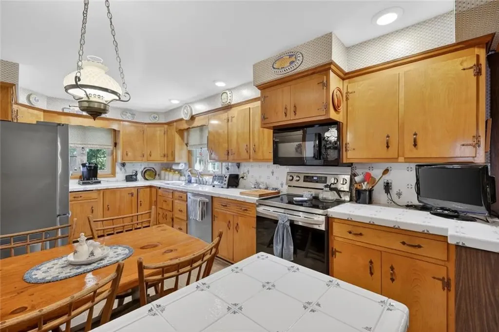 2338 Cranston Street Cranston RI 02920