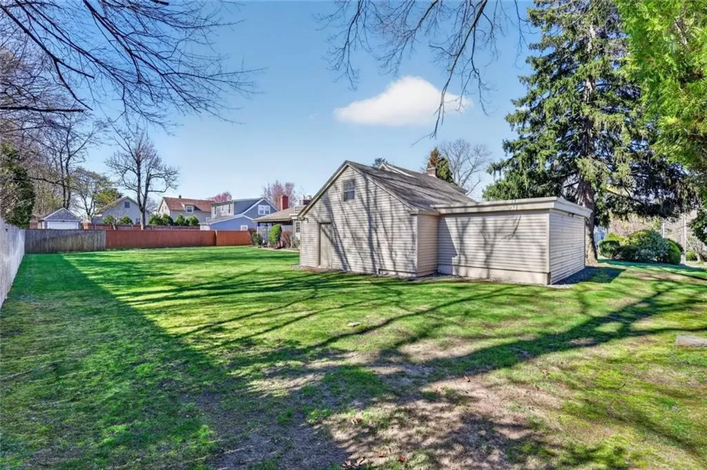 2338 Cranston Street Cranston RI 02920
