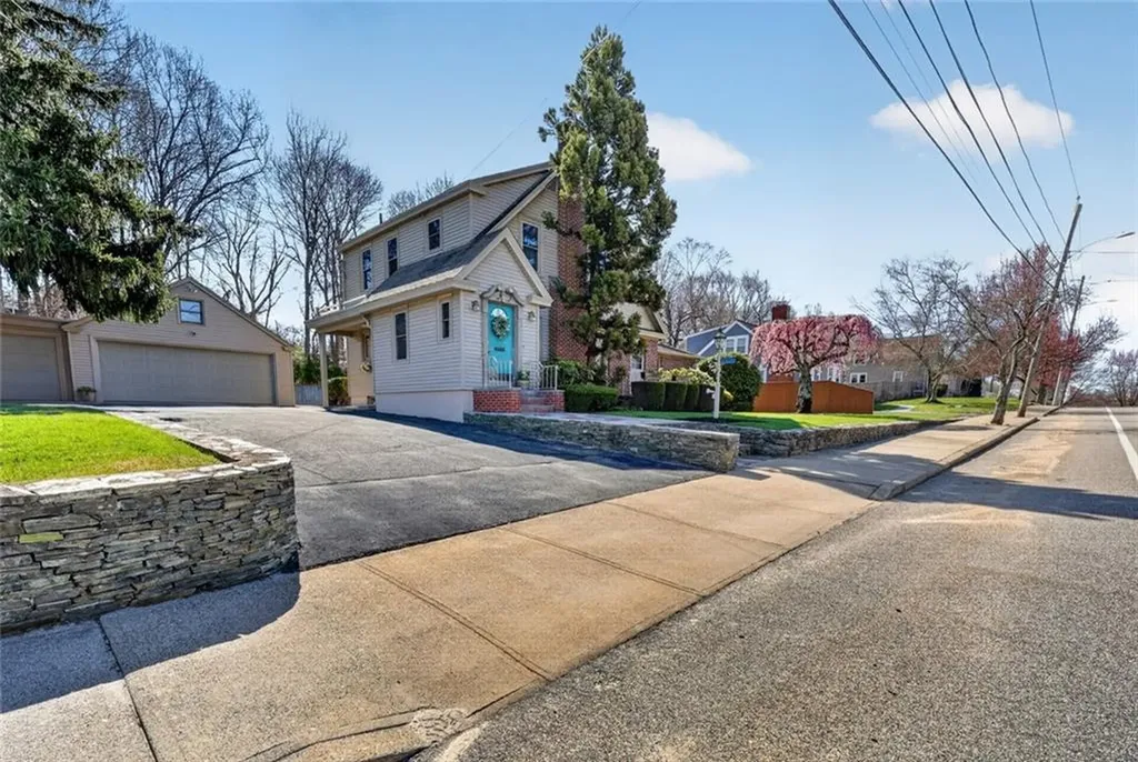 2338 Cranston Street Cranston RI 02920