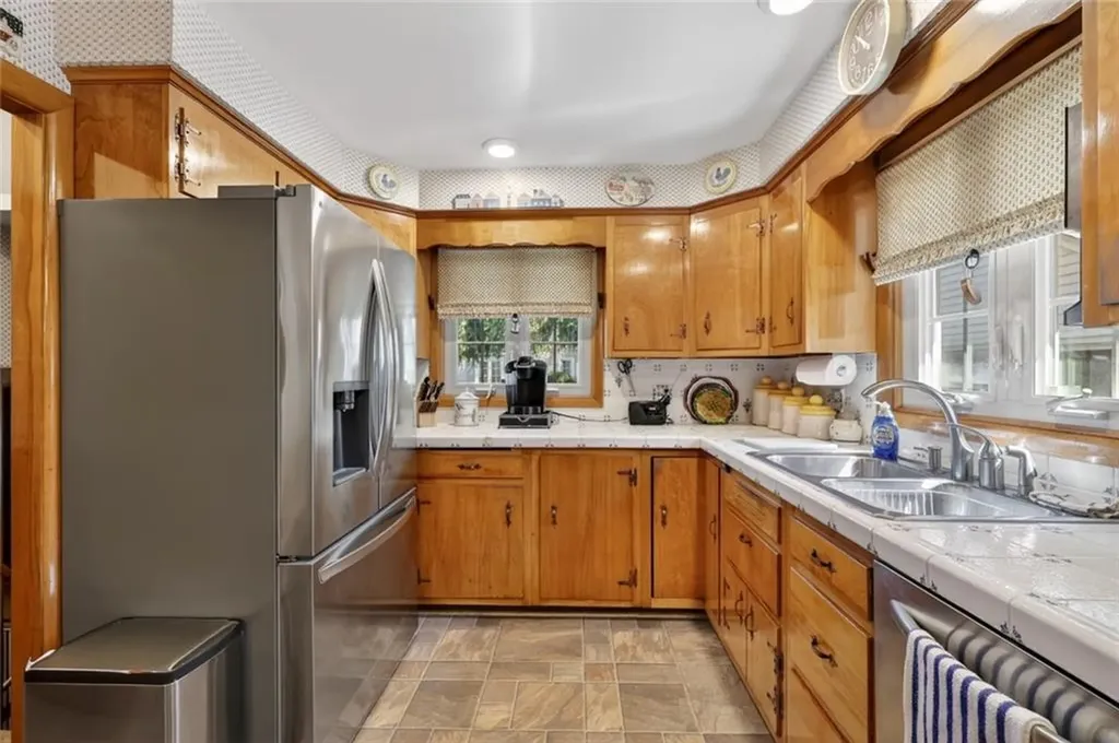 2338 Cranston Street Cranston RI 02920