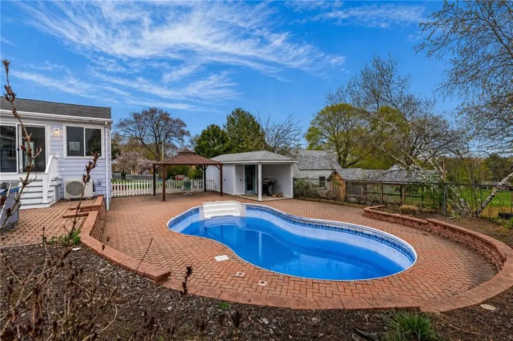 37 Carlson Circle West Warwick RI 02893