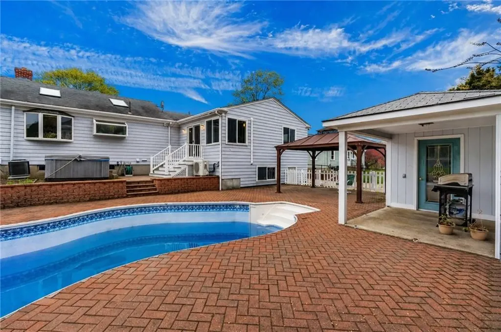 37 Carlson Circle West Warwick RI 02893