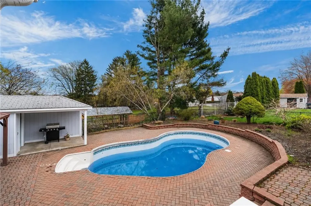 37 Carlson Circle West Warwick RI 02893